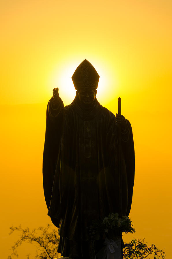 papalsupremacy's tweet photo. America's future is to embrace the Catholic faith. 🇺🇸🇻🇦

Protestantism will die out.

Catholicism will be the official religion.

The Statue of Liberty is replaced with The Pope.

The sun is rising on a Roman Catholic America. https://t.co/mb1nrRPfXc