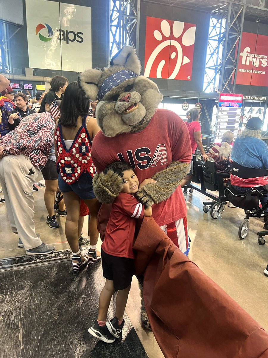 Tee_Chav's tweet photo. Blessed to celebrate today w/ my two favorite guys 🌭🇺🇸⚾️🦅 #GoDbacks #Merica #4thofJuly https://t.co/0tHezeX7Zc