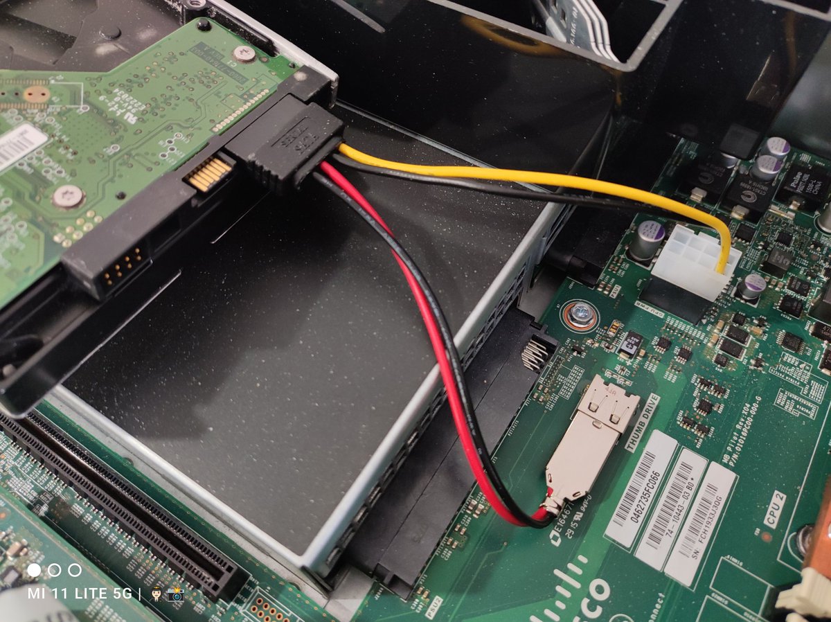 YuriLaboratory's tweet image. 👩🏻🔧使用例☆ GPU PWRポートから+12Vも取って、3.5in HDDも動かせるよおにしたっ!コネクタはMolex 5557−8Pでおk☆ #電子工作 #CiscoUCS