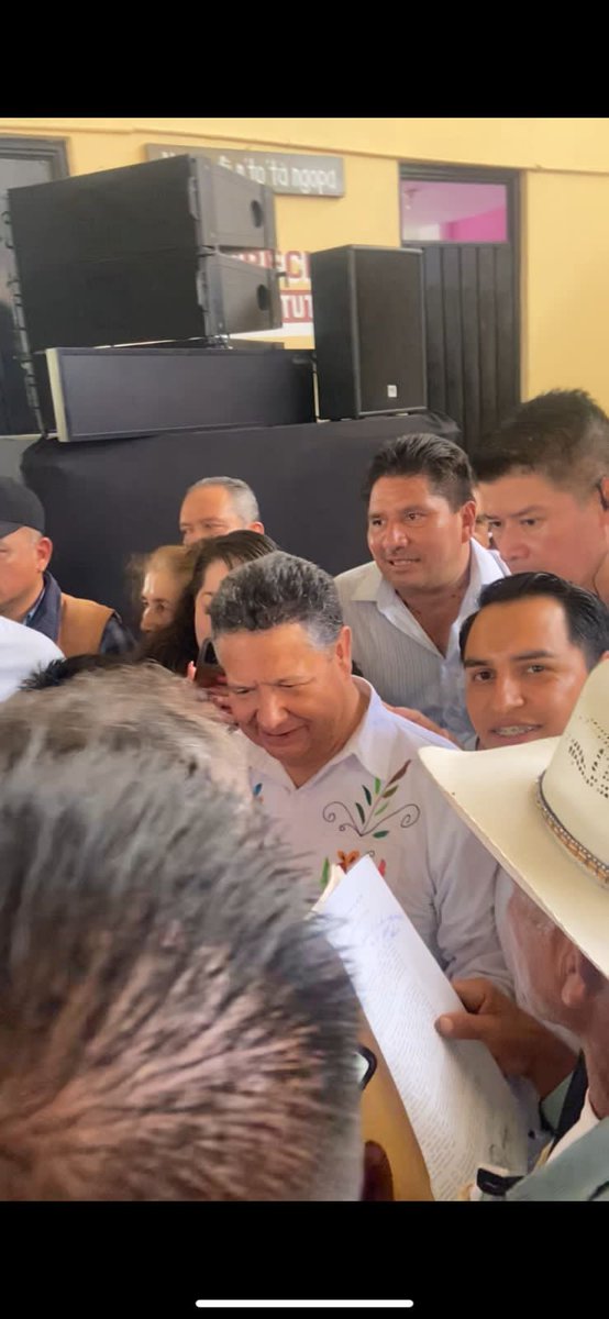 Flore1fsap's tweet photo. Hoy en la visita de nuestro Gobernador @juliomenchaca_ a nuestro Bello San Bartolo Tutotepec https://t.co/EnJ0KokCdj