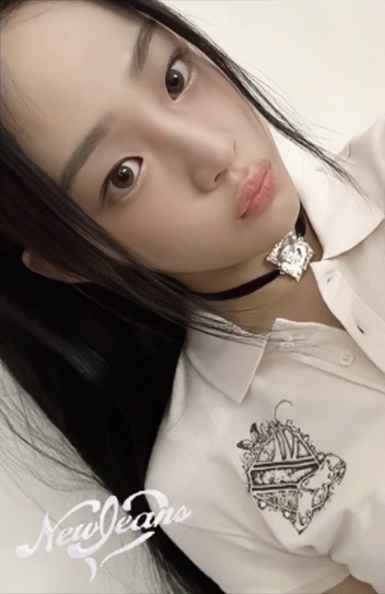 this minji photocard