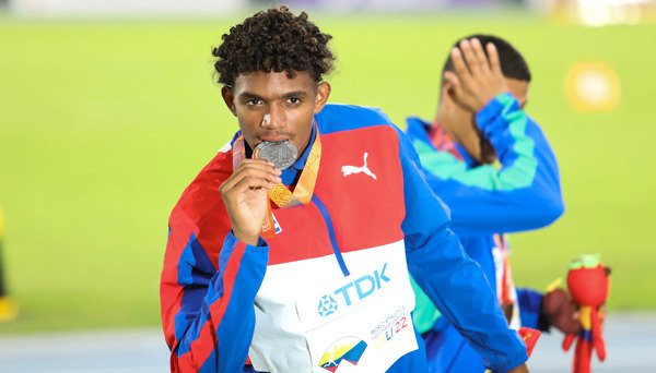 Felicidades Alejandro por su 🏅Feliz cumpleaños , nuestro reconocimiento al atletismo de #Cuba, mucho sacrificio <a href="/InderCuba/">INDER</a> <a href="/PresidenciaCuba/">Presidencia Cuba 🇨🇺</a>