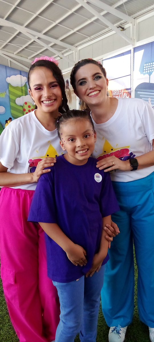 nayeli150993's tweet photo. Dejaré la foto de una DIVERCHIDA  Campeona. Y me iré lentamente. 🥰🥰🥰🥰#JesusEnUNIFE112 https://t.co/durpyysD6r