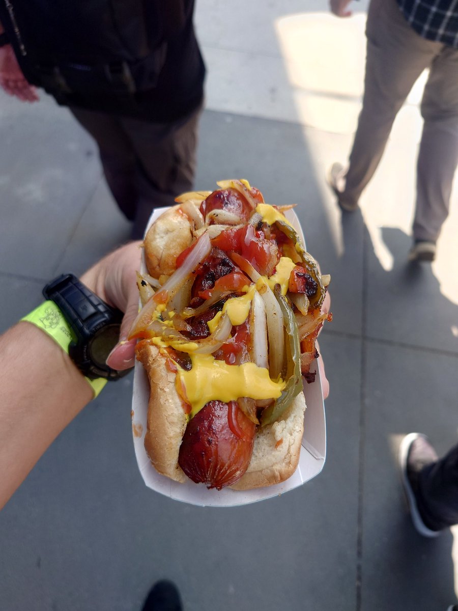 tacbaconpatches's tweet image. Finished out the con earlier today with a traditional dirty dog with the boys.

#AnimeExpo #AX23 #tbpatches #4thOfJuly #hotdog 
@Marpaparp @The_Sourkraut @SenpaiFi