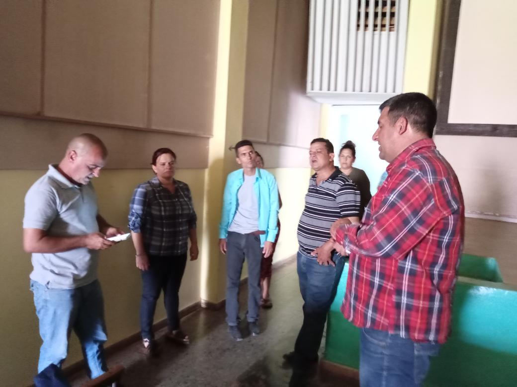 En San Andrés, La Palma, #PinardelRío, <a href="/YamileRamosCord/">Yamilé Ramos Cordero</a>, Primera Secretaria del <a href="/PartidoPCC/">Partido Comunista de Cuba</a> en la Prov y el Gobernador, Eumelín González, chequearon hoy las labores de recuperación de las afectaciones del Huracán Ian y otros programas de la Revolución. #Cuba #ConTodosLaVictoria