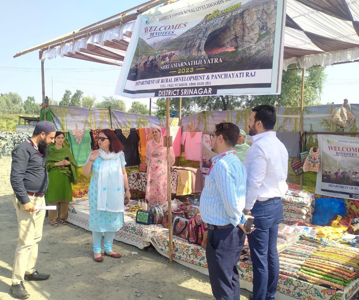 RisingKashmir's tweet image. #SAJY2023: #JKRLM establishes #stalls enroute #holycave for #pilgrims 

#MD inspects #arrangements

@MDJKSRLM. @OfficeOfLGJandK
@manojsinha_ @diprjk
@ShriSasb 

risingkashmir.com/sajy-2023-jkrl…