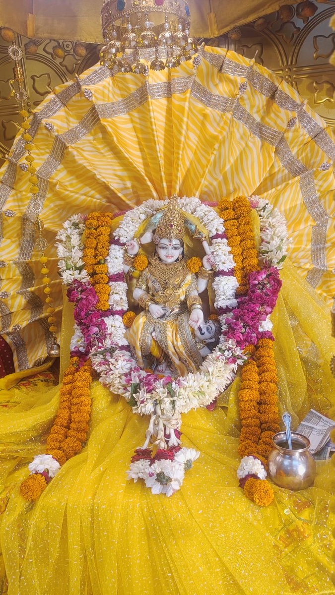 deepak_9897's tweet photo. माँ बगलामुखी की पूजा में पीले आसन, पीले वस्त्र, पीले फल और पीले भोग का प्रयोग करना चाहिए। माँ के मंत्र जाप के लिए हल्दी की माला का प्रयोग करना चाहिए। https://t.co/hYvkoWsVpo