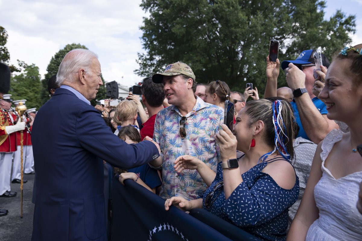 POTUS46Archive's tweet image. Jill and I were honored to celebrate this Independence Day with our military families who represent a link in a chain of honor that stretches back to our founding days. 
 
Unbreaking and unbending.