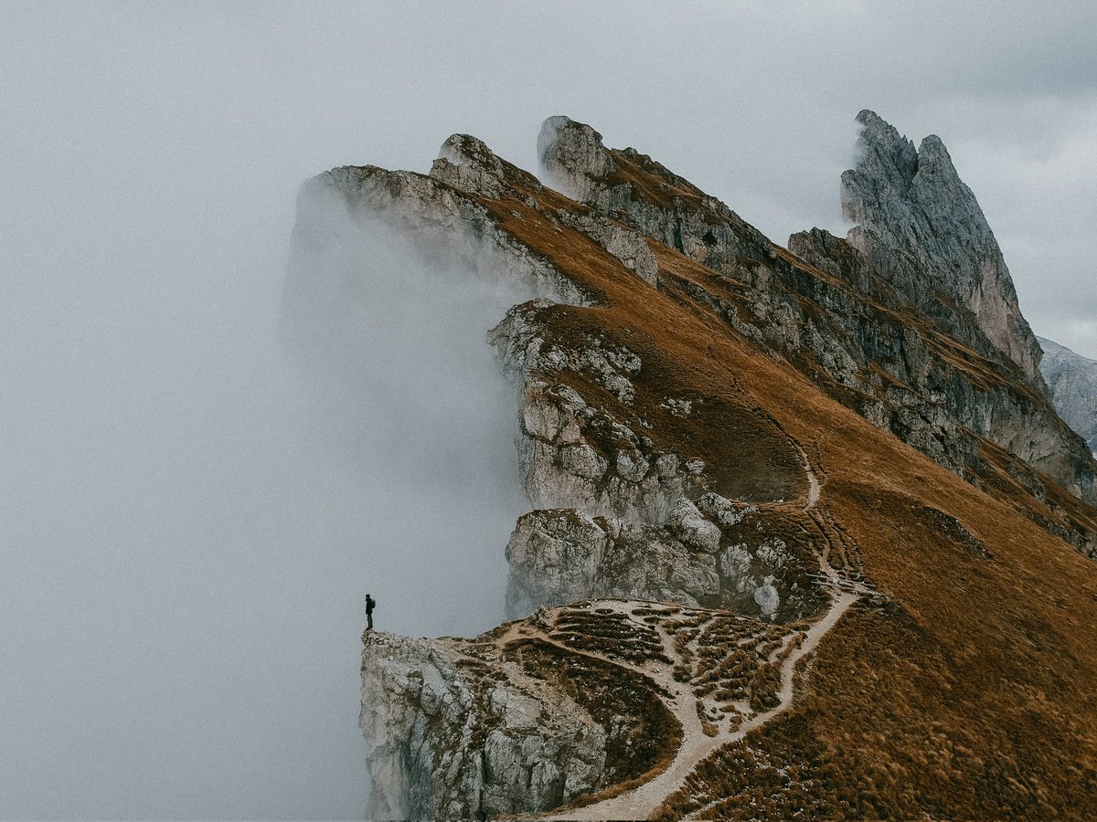 CryptoGrowthCir's tweet photo. Would you dare to hike all the way up to the top of this breathtaking place?
#HikingAdventures
#SummitQuest
#nature https://t.co/GrbbTPJWrK