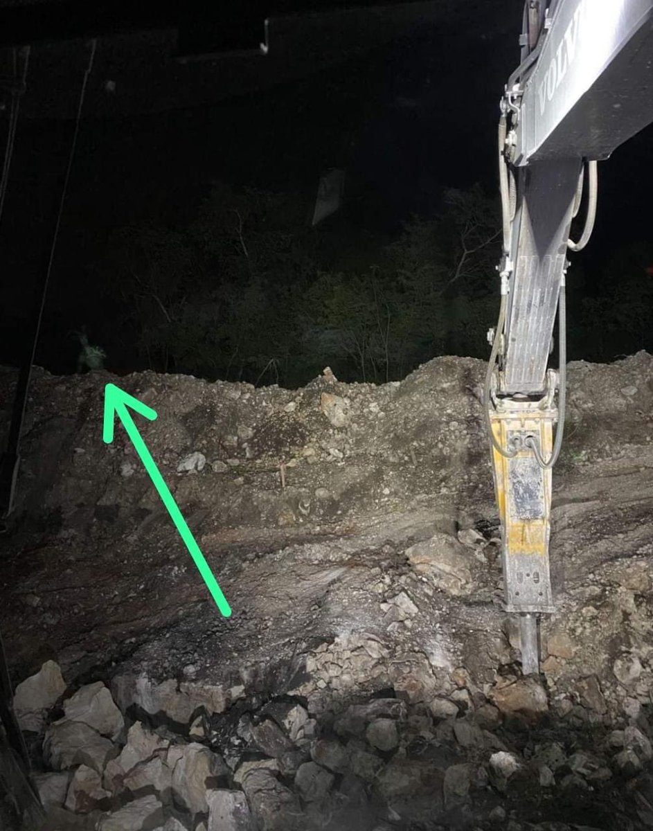 FurtiStar's tweet photo. Un conocido del tren maya tomó estas fotos. NO MAMES! Que es eso? https://t.co/yn3NjzZA8l