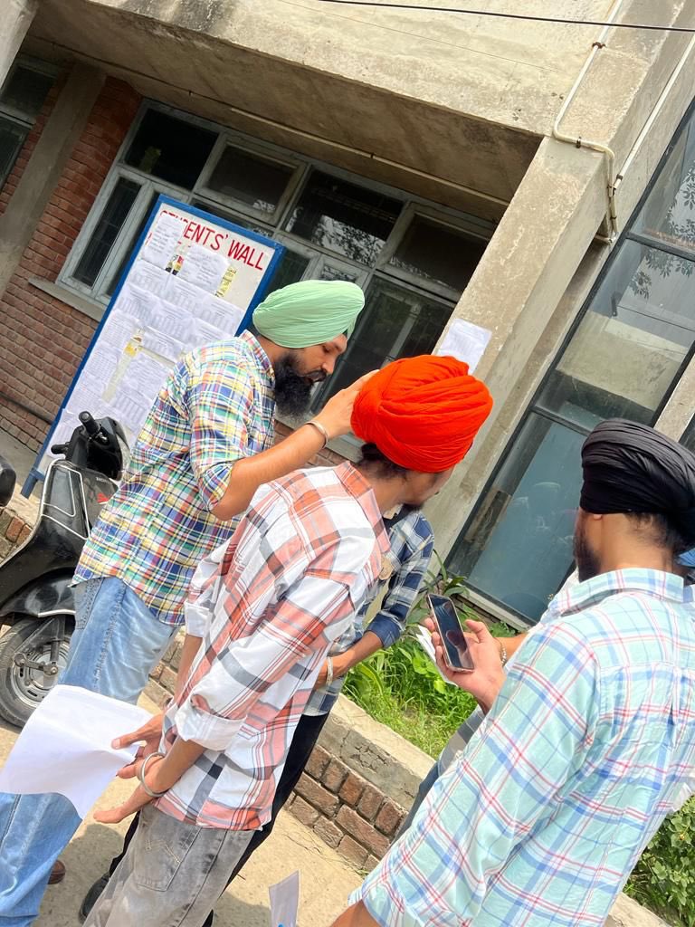 Sath members assist the students coming for counselling and entrance tests in Guru Nanak Dev University, Panjab University and PUP. Sath aspires that every one should get opportunity to study in a Public University. We guide students right from registration to fee submission.