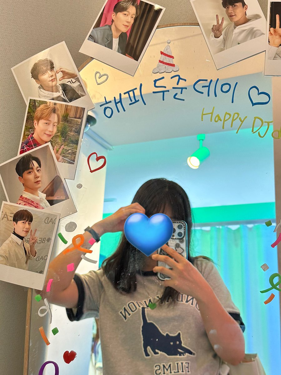 _lightsweetbi's tweet photo. 두준이가 가득했던 이 방에서 그냥 살고 싶었다,,,💙
살짝 내가 거인으로 나왔지만 두준이랑 사진도 찍고💙부스가 커서 우리 같이 간 라이트들이랑도 신나게 배꼽 빠지게 웃으며 재미나게 촬영 했습니다💙

#찬란한_두준이의_여름을_기억하며
#어느여름날_두준이와의_추억한장 https://t.co/iE9HXmVsbT