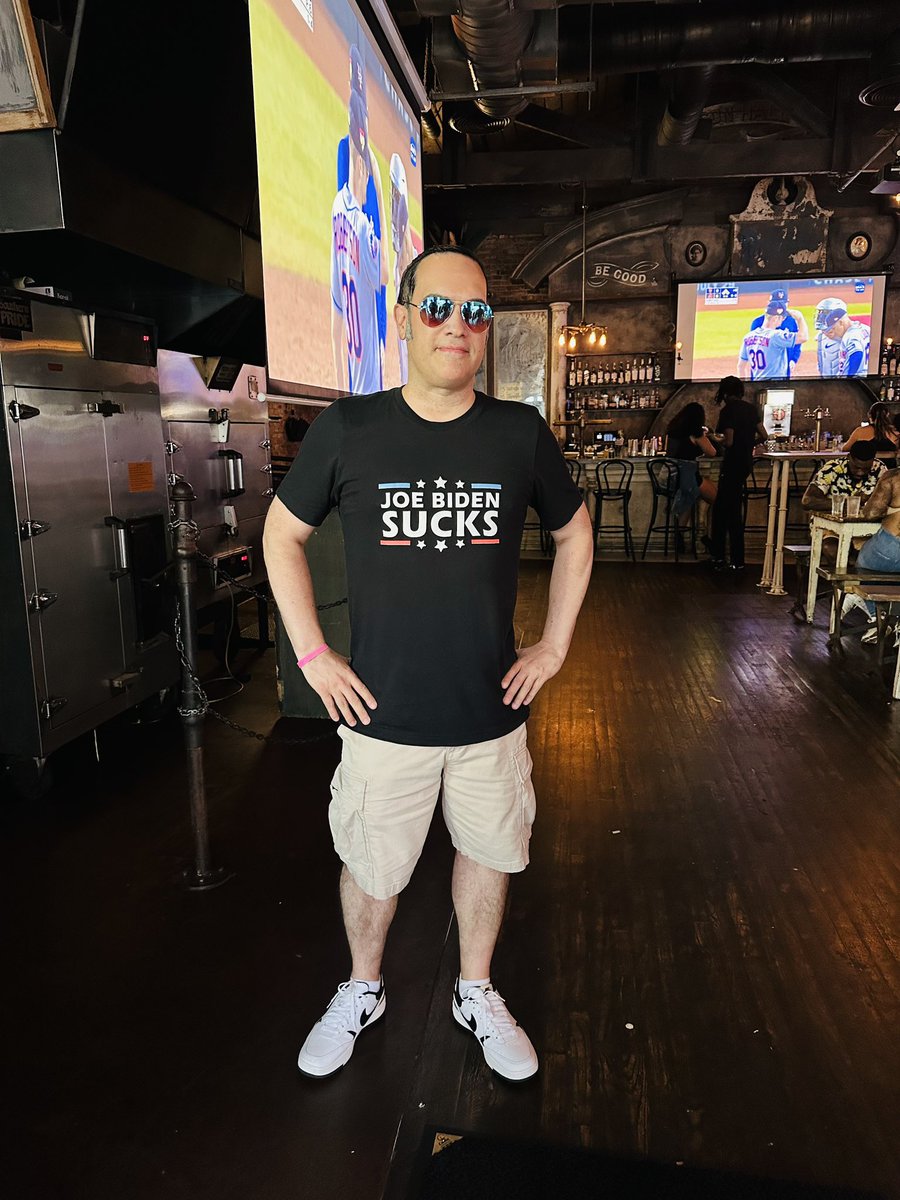 theamazinguribe's tweet photo. Shout out to all my fellow #Patriots who agree with me & to everyone praising the shirt here tonight as I walked in @JerseyCity for the #fireworks at #ExchangePlace
Trust me, there are many!😎
🇺🇸Happy #IndependenceDay🇺🇸
Let’s hope we are all not broke by next July 4th!😂 https://t.co/YmsKxxBvau