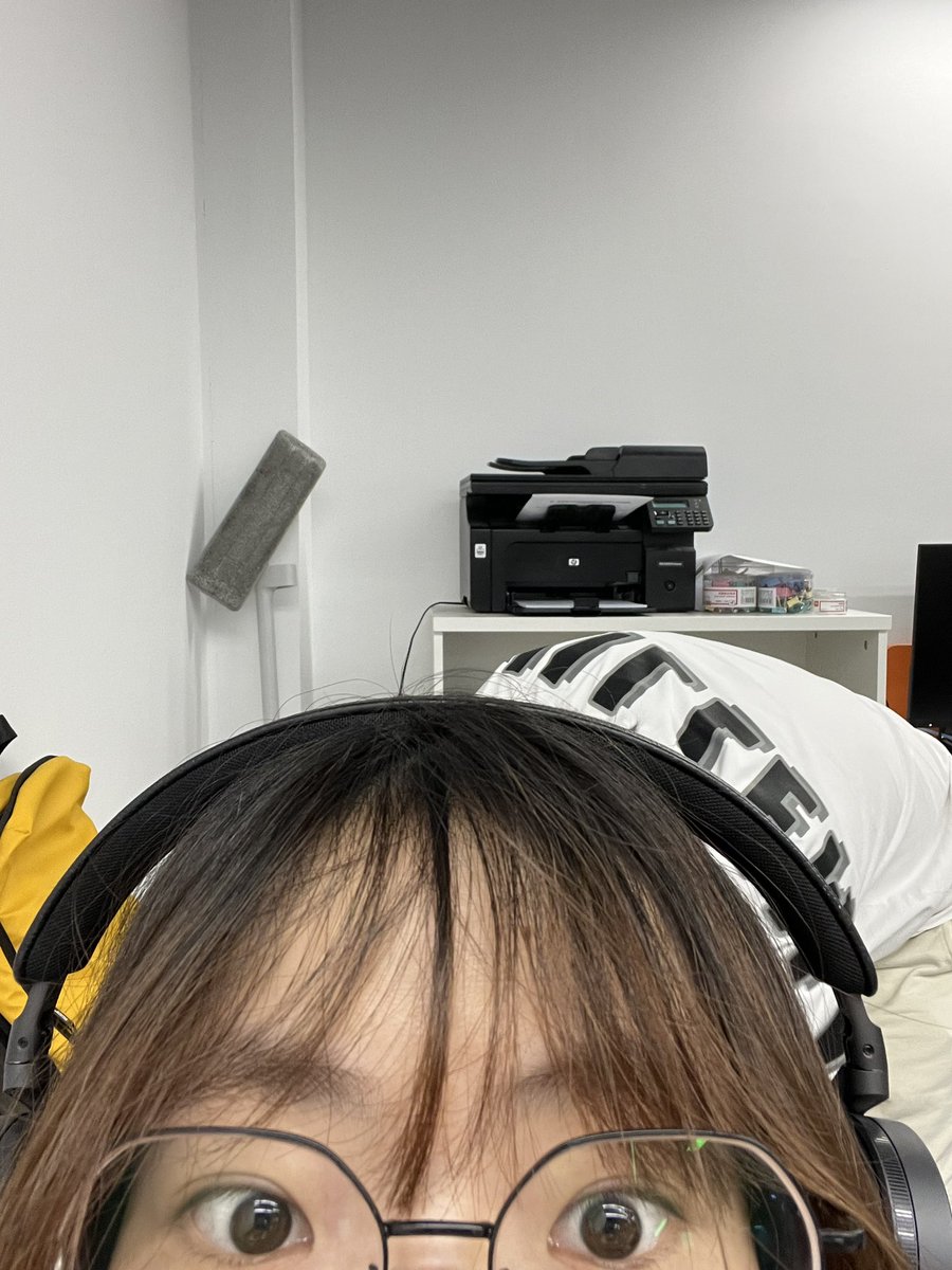 DaoMasutaa's tweet photo. 这个人偷偷去了老板的办公室。
还坐了老板的椅子。让我抓到了。 https://t.co/SopsE5lK4w