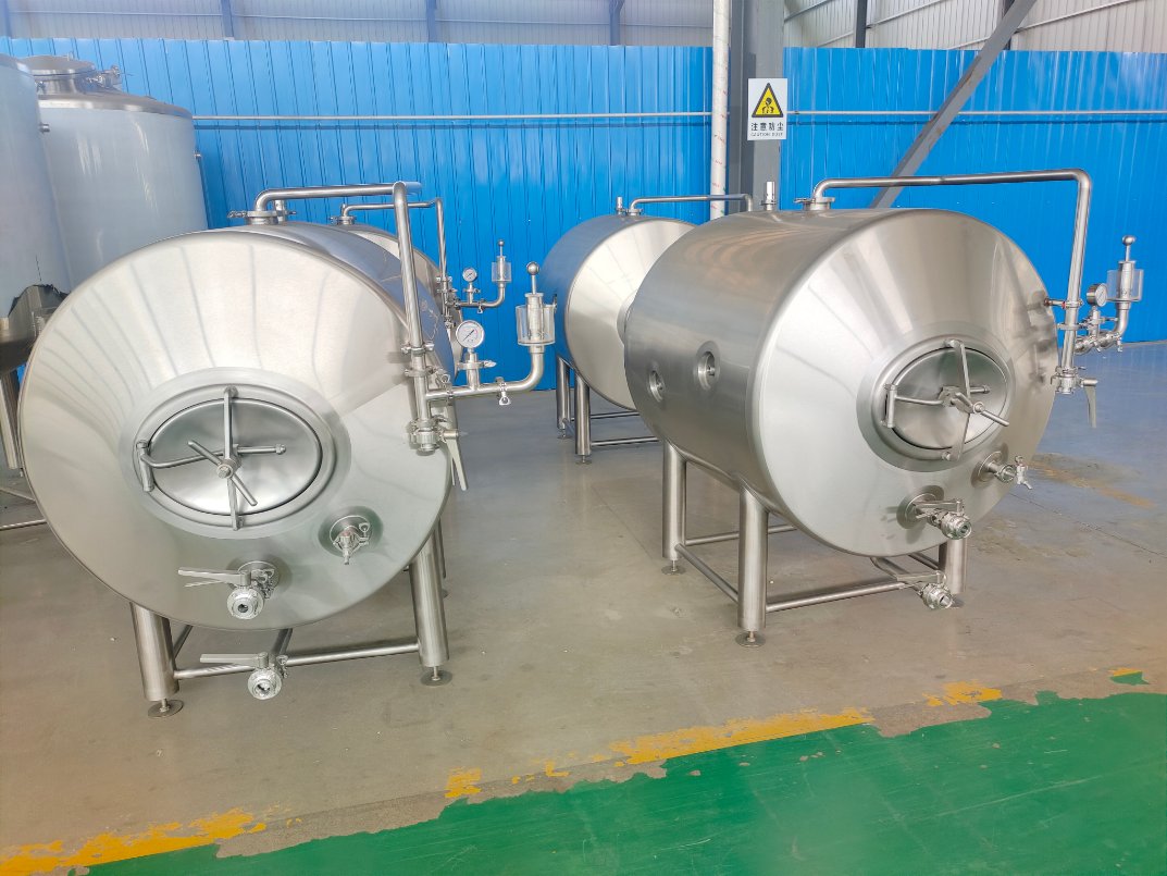 Yanu11116's tweet photo. 500L horizontal bright tank for Russian customer will be completed📷
#beerequipment #fermenter #beerbrewing #brewequipment #beerfermenter #brewery #bbt #beerlover #beertank #craftbeer #brewing #beermasterbrew #brightbeertank #beertank #brewer #brewingsystem #cerveza #fermentador https://t.co/xktxQU1Jce
