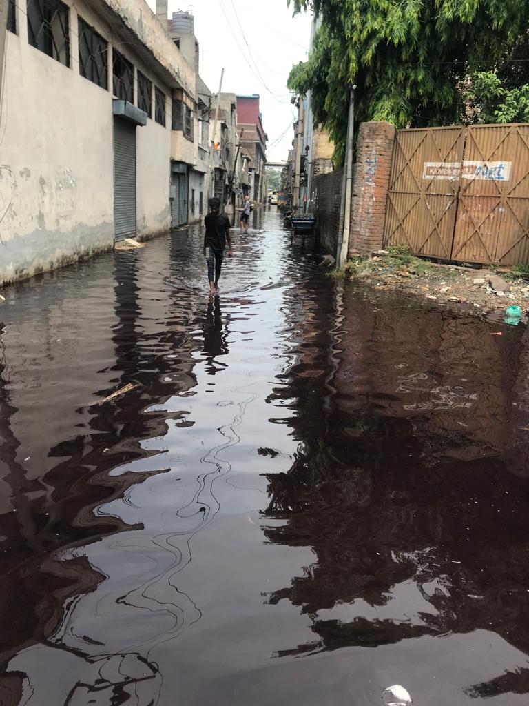 NeelkamalTOI's tweet photo. Environmentalists found the dying industries playing with the lives of people in such a way at #Ludhiana said to be #Machester of #Punjab, as earlier people were accustomed to but vigilant activists of #BDAF #PAC making polluters to b unmasked https://t.co/hSbATJzYt4