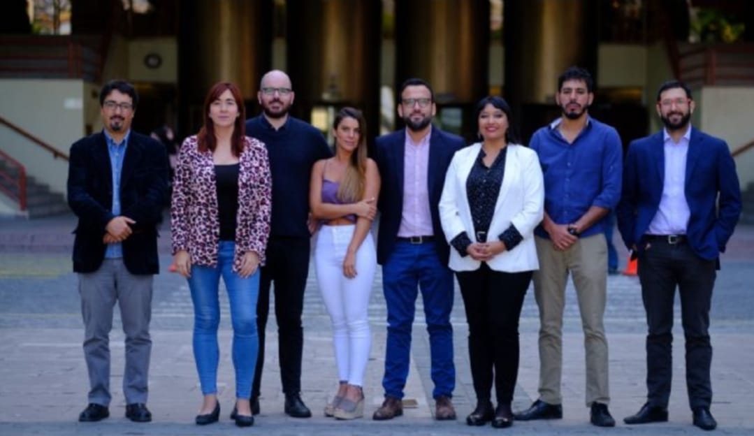 KarolCabriola's tweet photo. Queridos compañeres de Robolución Demoniática, espero que una vez encapsulado el error político, podamos volver a degustar de la #Trucha #Merluzo #Róbalo #Lenguado y #Machas que tanto les gustan, la invitación queda abierta, como @MaiteOrsini también está invitada a mi casa. https://t.co/ZlRN50DdUo
