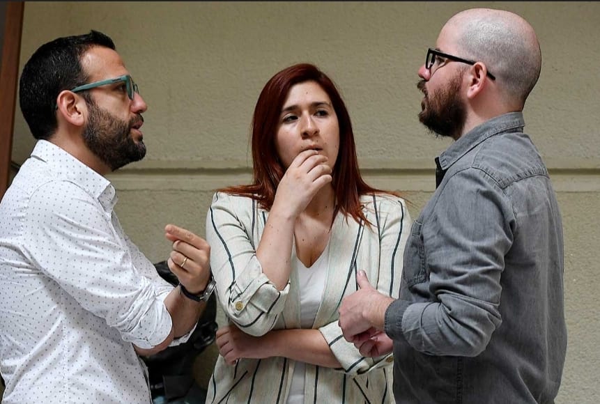 KarolCabriola's tweet photo. Queridos compañeres de Robolución Demoniática, espero que una vez encapsulado el error político, podamos volver a degustar de la #Trucha #Merluzo #Róbalo #Lenguado y #Machas que tanto les gustan, la invitación queda abierta, como @MaiteOrsini también está invitada a mi casa. https://t.co/ZlRN50DdUo