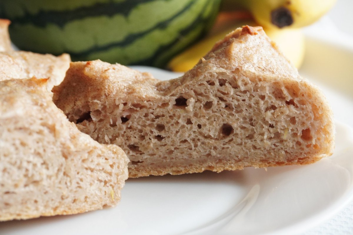 BreadmakerM's tweet image. 発酵野菜とライ麦のパンを焼きました。
発酵が進みすぎて、たれぱんだみたい😂
炒めた玉ねぎの様な香りがしました。