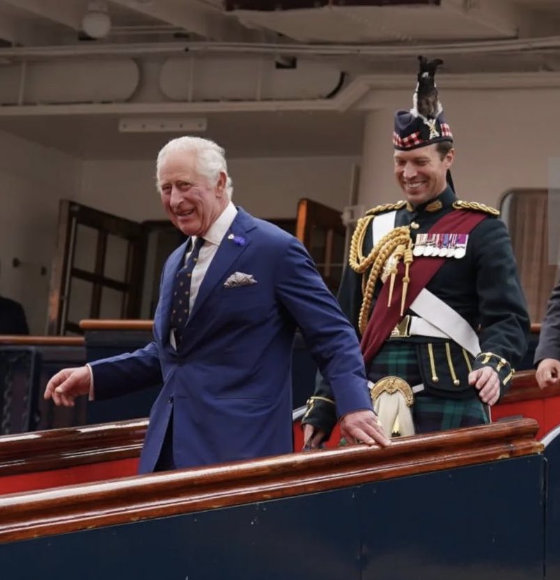 D_Julius0's tweet photo. King Charles can’t seem to shake this guy. 😂⚜️🎩
📸@RoyalInstaBlog https://t.co/bWdbrKyOMf