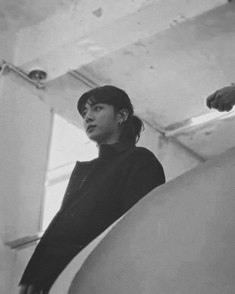 gandrawarajeon's tweet photo. Taekook au!

[𝐊𝐨𝐫𝐞𝐥𝐚𝐬𝐢]

Sederhananya, dia hanya ingin sebuah gelar untuk menuntaskan ilmu yang diperjuangkan. Siapa sangka semuanya menjadi pelik ketika sebuah batas tak sengaja dilampaui karena terbitnya perasaan? https://t.co/CVyrYgGL1p