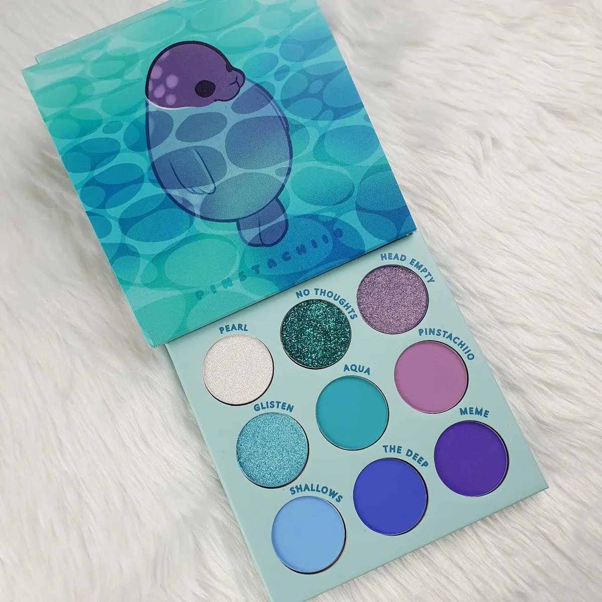 pinstachiio's tweet image. So I designed my very own eyeshadow palette! 👀👀👀