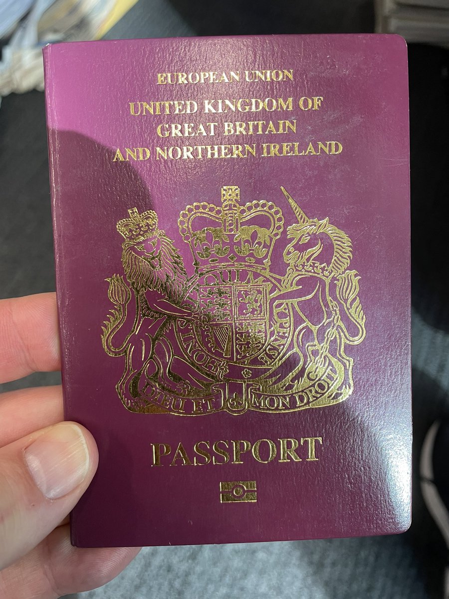 Dear Natalie Lee, you dropped your British passport in North Sydney today. We would love to get it back to you. Please retweet. Copying in the High Commissioner @VickiTreadell #FindNatalie