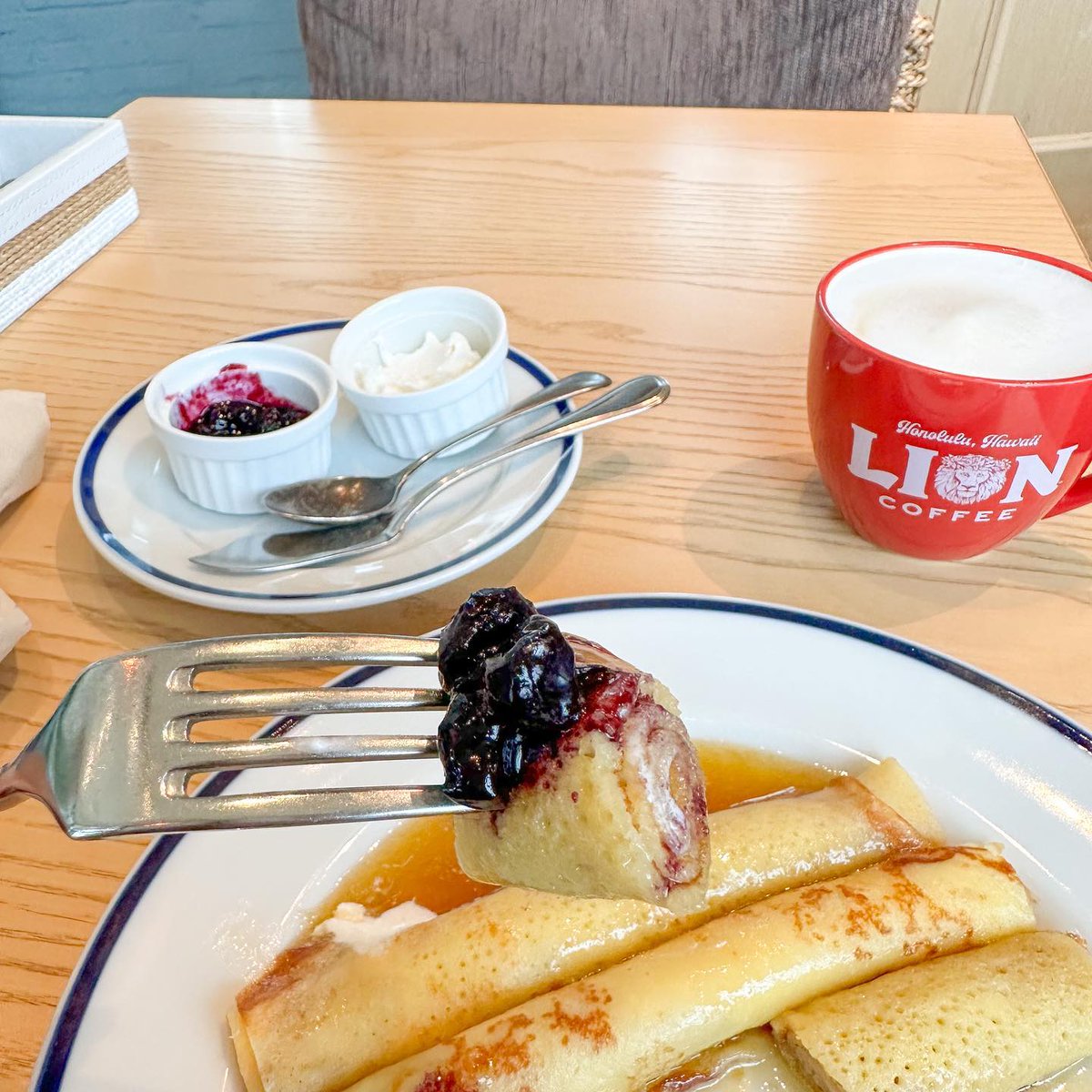 Suntygal's tweet photo. ＼ 銀座のパンケーキ ꪔ̤̮♥ ／
⁡
ザ・アイランド銀座本店 （ 
⁡
ロールパンケーキが気になっていたお店🤤🌀
もっちもち食感で、周りのメープルバターは熱々♡
最高に美味しい！！！🤭♡♡
⁡
#サーフィンをする 
#波乗り女子 
#波乗りタフ 
 #海の生活 https://t.co/azlnlv82vY