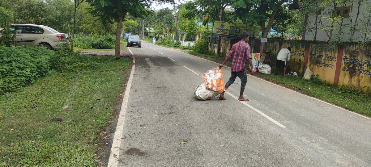 Lakhayajyo50389's tweet image. #cleankhumtai ঢ়েকীয়াল
#plogging 
#avoidplastic   
@Mrinal_MLA @himantabiswa @CMOfficeAssam @narendramodi @NamoApp @PMOIndia  @swachhbharat @SwachhBharatGov @sbmg_assam @Swachhbharatt @sbmvns
