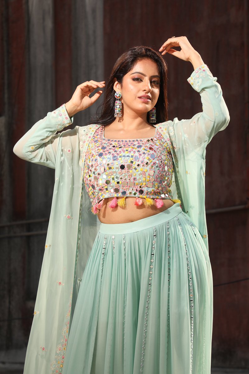 deepikasingh150's tweet photo. Confident and blue-tiful 💁🏻♀️
.
.
#photography @artographybysagar
Outfit @radhikaaroralabel
Styled by @stylingbyvictor @sohail__mughal___
Assisted by @styleby_antara
Jewellery @anthajewels
PR: @soapboxprelations
#managedby @lacelebrite05
#bluedress #indianoutfit #deepikasingh https://t.co/6GyEWrG9iO
