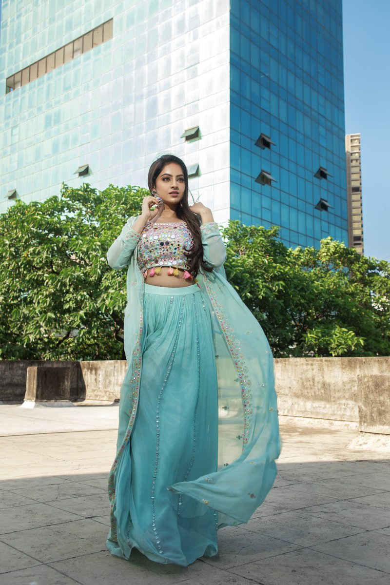 deepikasingh150's tweet photo. Confident and blue-tiful 💁🏻♀️
.
.
#photography @artographybysagar
Outfit @radhikaaroralabel
Styled by @stylingbyvictor @sohail__mughal___
Assisted by @styleby_antara
Jewellery @anthajewels
PR: @soapboxprelations
#managedby @lacelebrite05
#bluedress #indianoutfit #deepikasingh https://t.co/6GyEWrG9iO