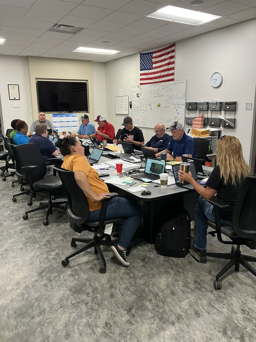 RichardBurger14's tweet photo. Thank you Wabash Valley for being patient as our Duke Energy team worked around the clock for 6 days. Today we had 1800 resources(DE employees,line workers,traffic controllers,Vegetation)in Terre Haute. Thank you to my Team at Duke Energy. https://t.co/FuIbLtdvhW