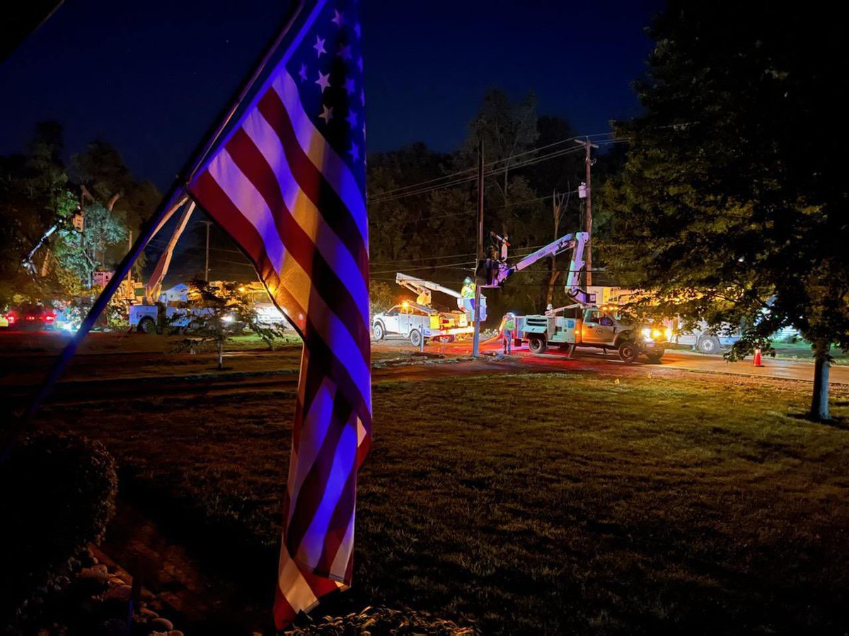 RichardBurger14's tweet photo. Thank you Wabash Valley for being patient as our Duke Energy team worked around the clock for 6 days. Today we had 1800 resources(DE employees,line workers,traffic controllers,Vegetation)in Terre Haute. Thank you to my Team at Duke Energy. https://t.co/FuIbLtdvhW