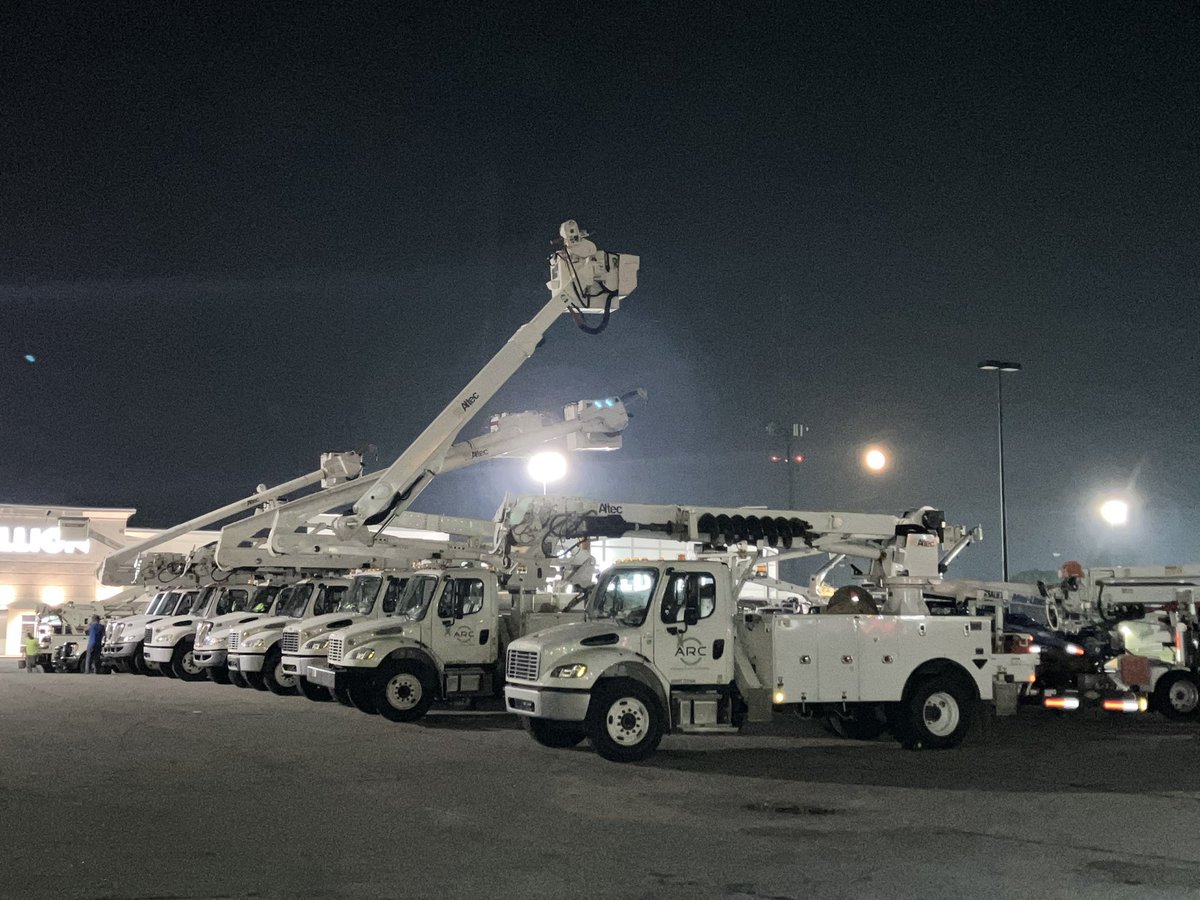 RichardBurger14's tweet photo. Thank you Wabash Valley for being patient as our Duke Energy team worked around the clock for 6 days. Today we had 1800 resources(DE employees,line workers,traffic controllers,Vegetation)in Terre Haute. Thank you to my Team at Duke Energy. https://t.co/FuIbLtdvhW