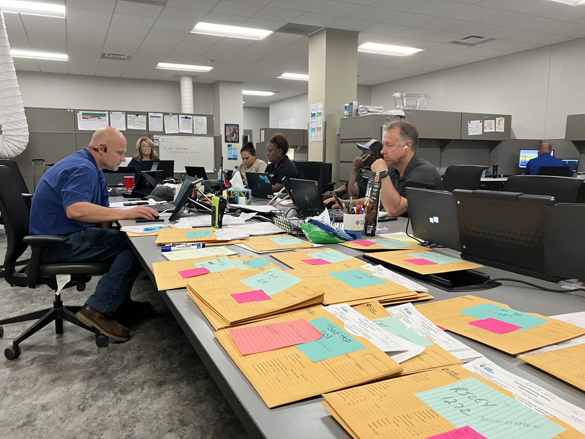 RichardBurger14's tweet photo. Thank you Wabash Valley for being patient as our Duke Energy team worked around the clock for 6 days. Today we had 1800 resources(DE employees,line workers,traffic controllers,Vegetation)in Terre Haute. Thank you to my Team at Duke Energy. https://t.co/FuIbLtdvhW