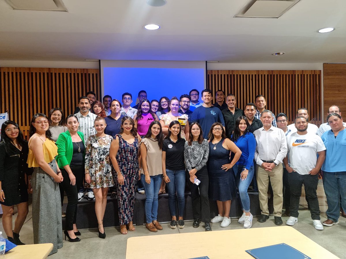 COFOCE's tweet photo. ¡Hoy se llevó a cabo el cierre de la 4ta generación de #EcommerceGO! 👏🌎Gracias a los especialistas que compartieron su experiencia y estrategias de #ecommerce 🌐para impulsar que más empresas de Guanajuato lleguen a mercado internacional a través de la digitalización. ✈️📦 https://t.co/uSD9yRZBno