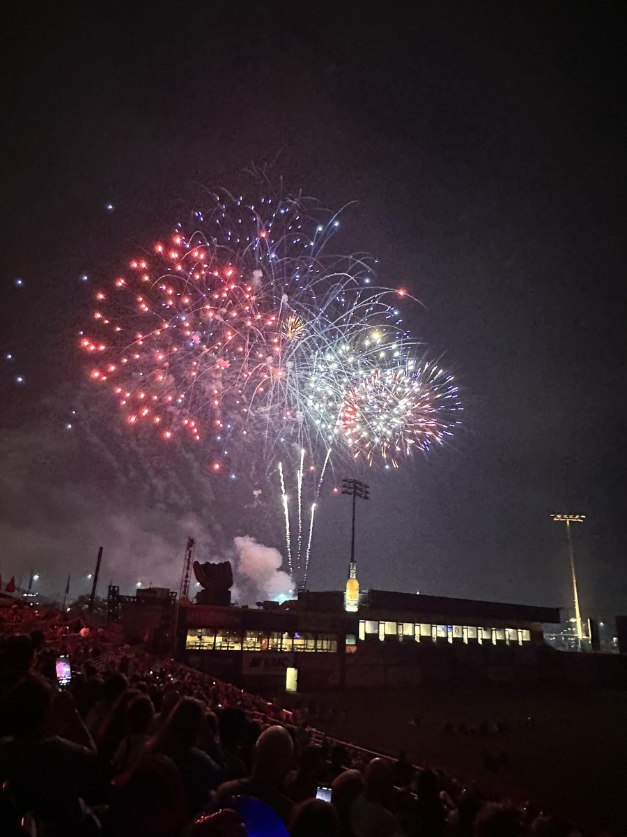 WildcatsChiJR's tweet photo. Made it to Des Moines for Nationals a day early to enjoy time as a team! Iowa Cubs Baseball &amp; 4th of July fireworks made for a great night! 🇺🇸🎇 https://t.co/KFTJ7Y5xNK