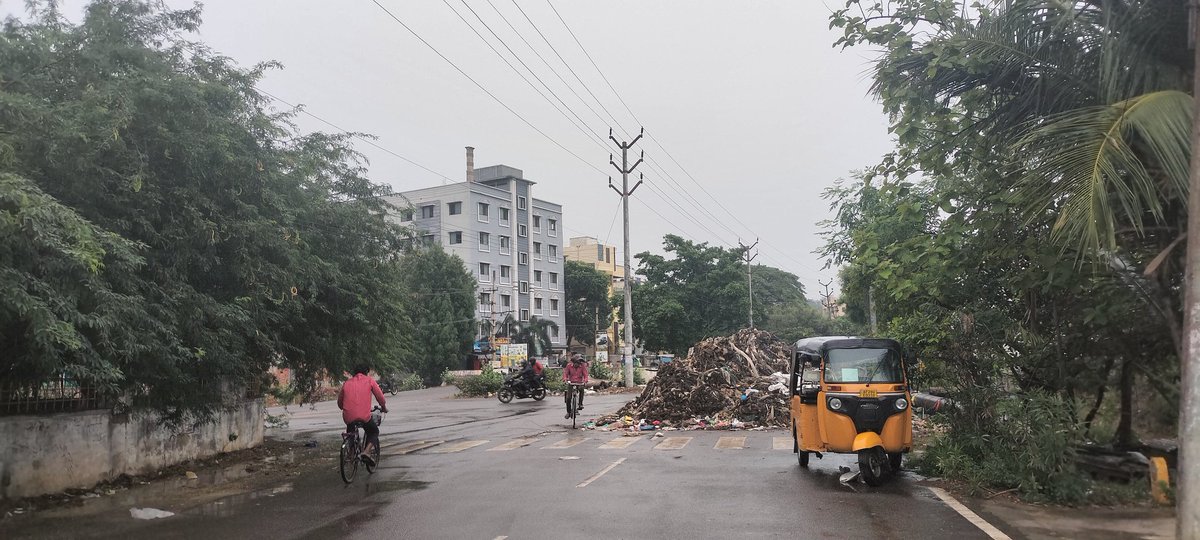 _its_rajesh's tweet photo. It's been one week now, gvmc left the  garbage here and indeed nobody is care to talk 
dear @GVMC_VISAKHA please I hope you  look forward to this issue 
Area : opposite chaitanya college,samatha nagar old gajuwaka 
#vizag #EcoVizag #swachhsurevekshan2023 
#gvmc https://t.co/X6dIEuzGHd
