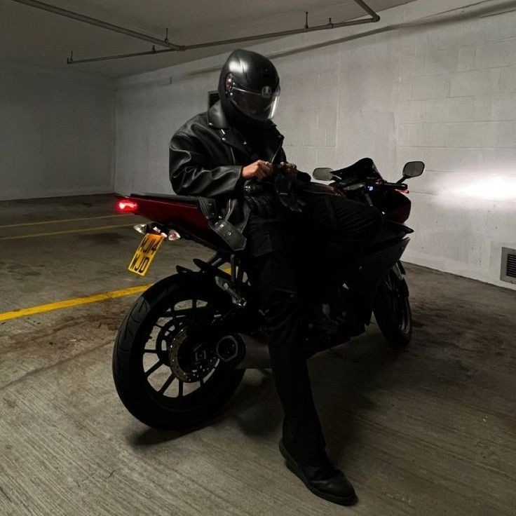 TaylorBlanc_'s tweet photo. Estan como para montar. (La moto y yo) https://t.co/hogxRgIZEq