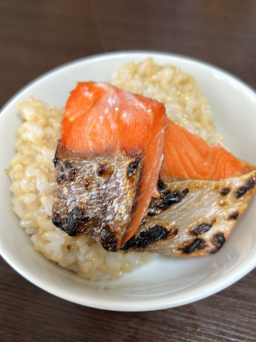 LLT_nu's tweet photo. テレワーク
1人で食べる
昼ごはん

作り置きがないとこうなります。
具沢山味噌汁でもあればいいんですけど…自分のためには頑張れないですね…

#カロミル　#俳句 https://t.co/75NnxrIH83