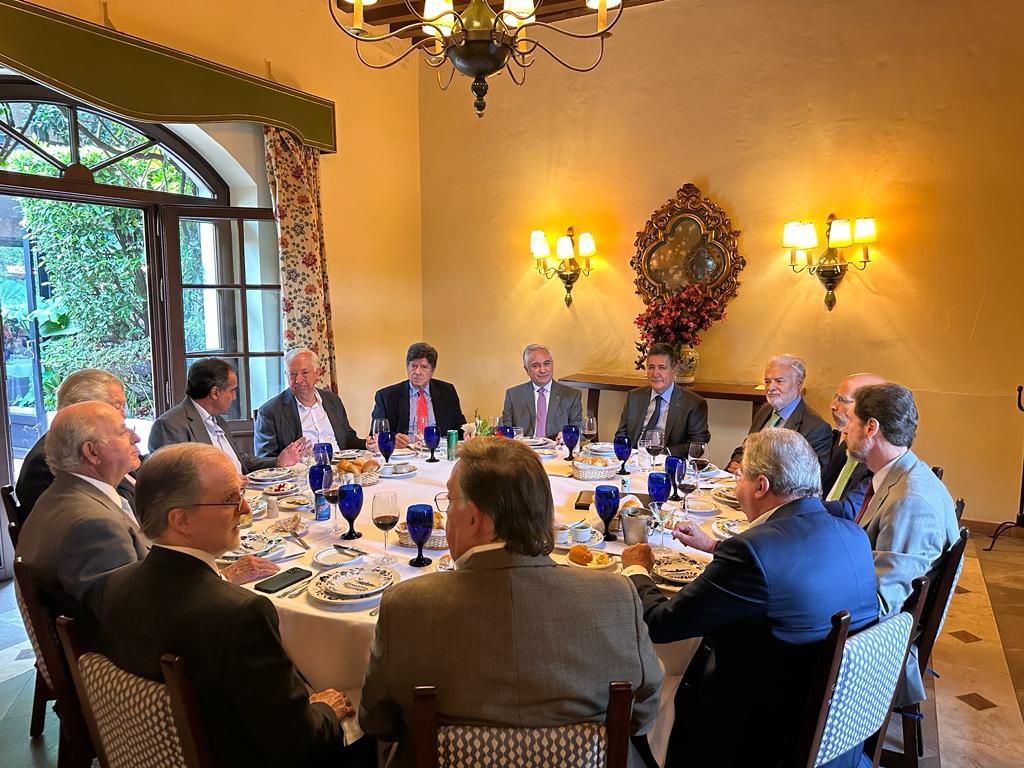 oleavabogado's tweet image. Los expresidentes de la Barra Mexicana, solidarios y trabajando codo a codo para el futuro de nuestro Colegio. Gran señal de su compromiso que agradecemos mucho. Enhorabuena