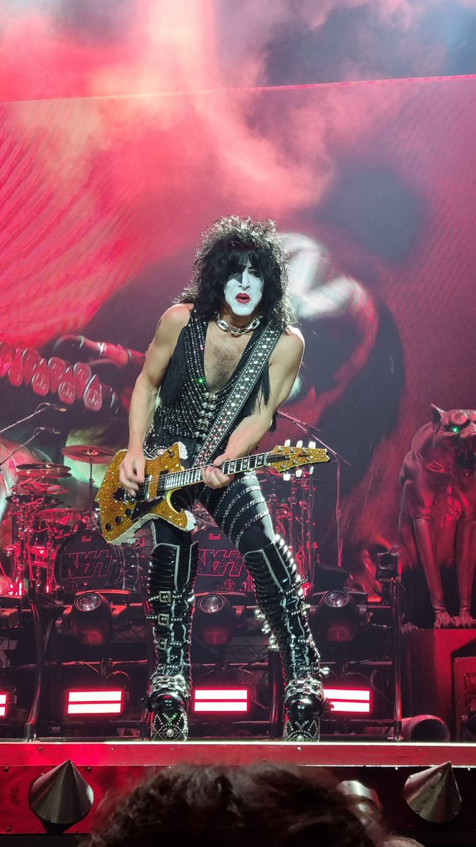 jj_thun's tweet photo. @PaulStanleyLive Great performance again - thank you for the memories 🙏 https://t.co/g6BPW13HPi