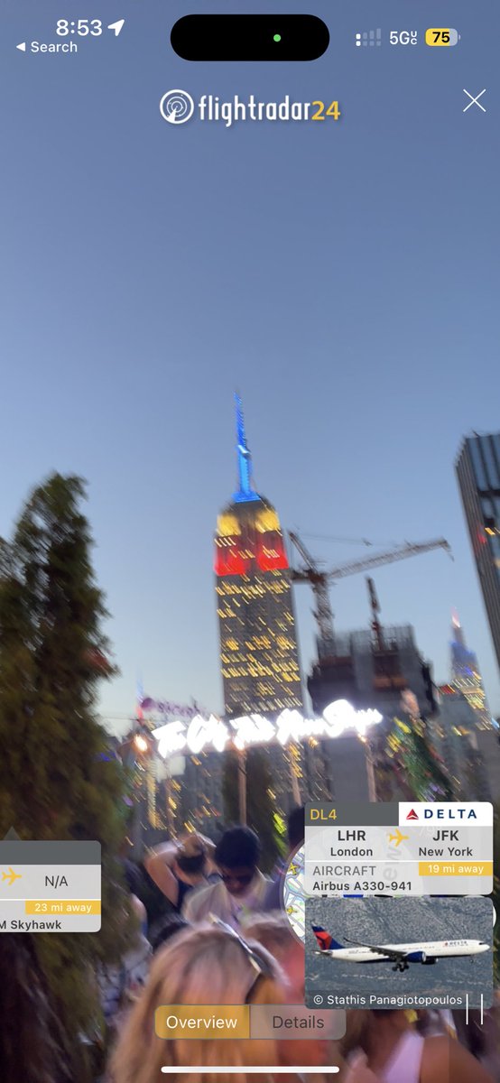 Me: The Empire State Building looks so nice 
Husband: Yeah, now let’s see what are those birds hovering around it. 
<a href="/LiveFromALounge/">Ajay Awtaney</a> 🙆🏻‍♀️