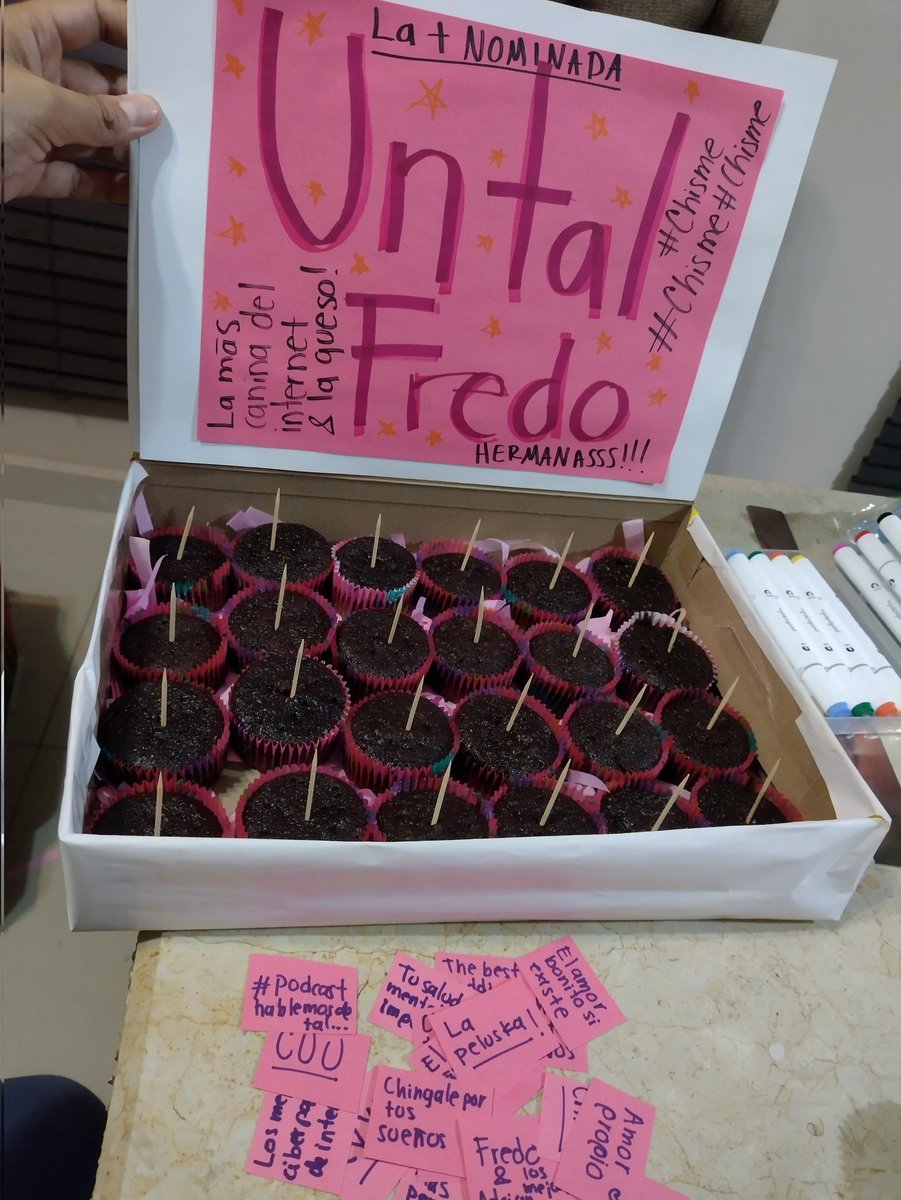 zinnpaty's tweet photo. @UnTalFredo puedo llevarte este detalle mañana antes de que empiece tu show? 🥺 Perdón por no alcanzar boleto pero quiero llevarte este detalle🥲🥲🥲 y tomarnos una fotito. https://t.co/PwDededBfX