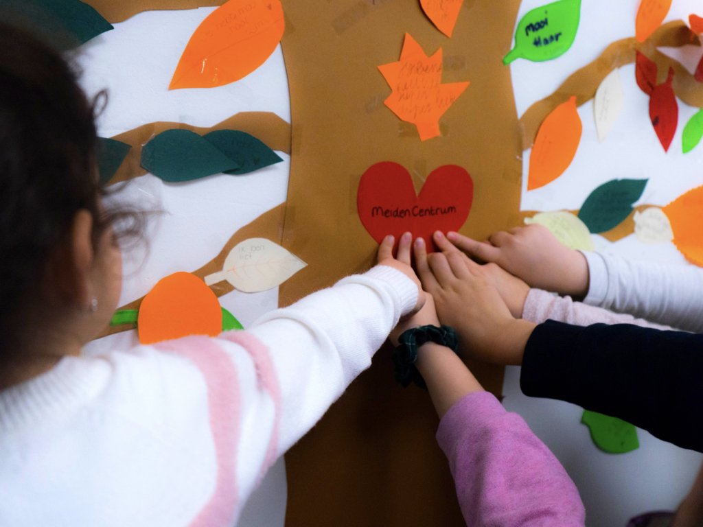 Als lerares op een islamitische basisschool in Ede voelde ik altijd al een sterke behoefte om anderen te helpen. Lees mijn verhaal! Klik hier: al-amal.nl/persoonlijk-ve… 

#vrijwilligerswerk #gemeenschapshulp #AlAmal #inspiratie