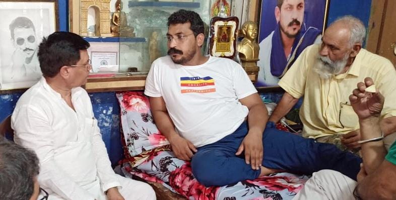 मेरे साथ पूर्व डी. जी. पी. के. राम <a href="/BhimArmyChief/">Chandra Shekhar Aazad</a> का हाल चाल लेते हुए.