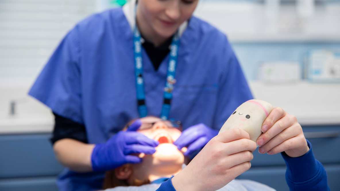 Faculty of Health | University of Sheffield (@shefunihealth) on Twitter photo 6) A fear of the dentist can lead to untreated dental problems, missed appointments, or more costly NHS treatments. But CBT-based resources created by <a href="/ShefDentistry/">School of Clinical Dentistry | Sheffield</a> is helping reduce dental anxiety in 9-16 year olds and the need for costly interventions.
sheffield.ac.uk/research/featu… 6) A fear of the dentist can lead to untreated dental problems, missed appointments, or more costly NHS treatments. But CBT-based resources created by <a href="/ShefDentistry/">School of Clinical Dentistry | Sheffield</a> is helping reduce dental anxiety in 9-16 year olds and the need for costly interventions.
sheffield.ac.uk/research/featu…