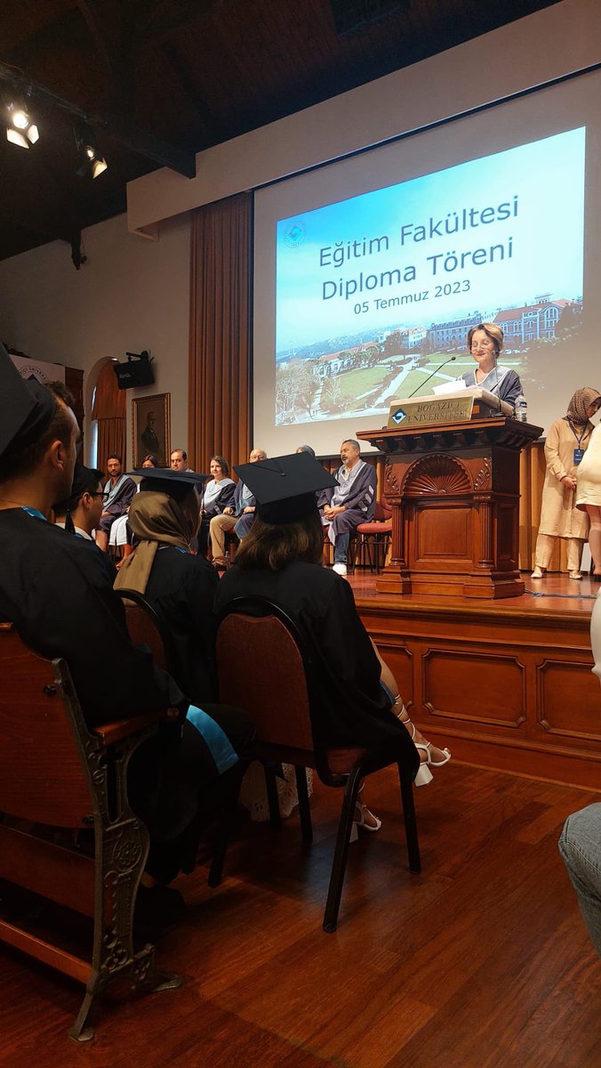 UniBogazici's tweet photo. Eğitim Fakültesi mezunlarımız diplomalarını alıyor!
#BUalways https://t.co/ztNvWLmikL