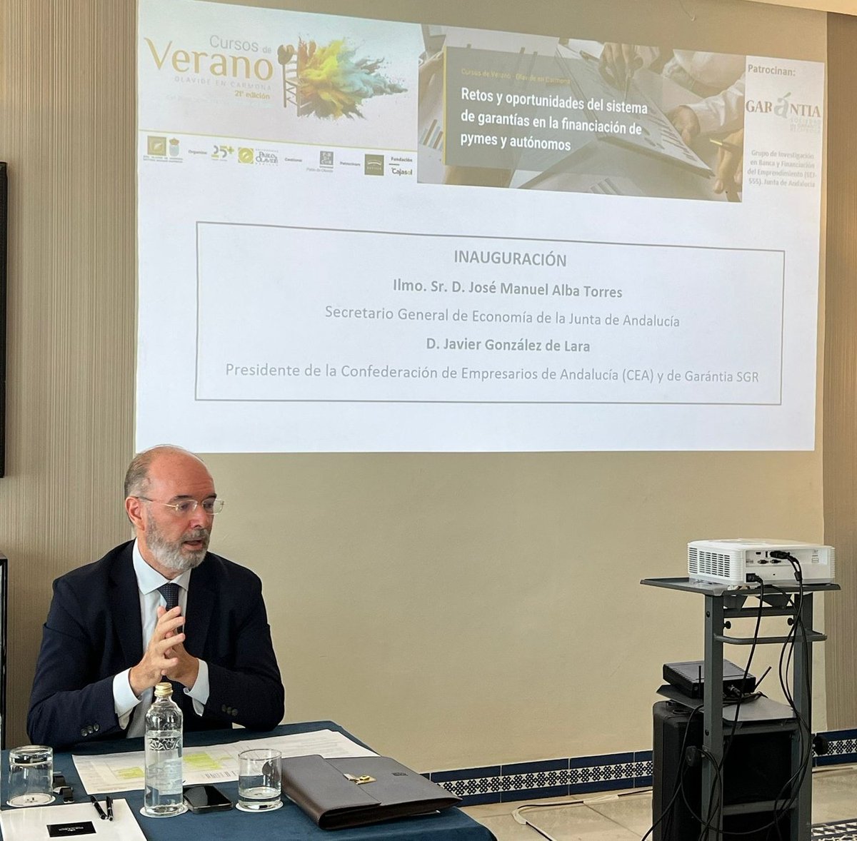 Hoy, nuestro secretario general de Economía,  José Manuel Alba, ha inaugurado el curso de la universidad <a href="/pablodeolavide/">Pablo de Olavide</a> "Retos y oportunidades del sistema de garantías en la financiación de pymes y autónomos".