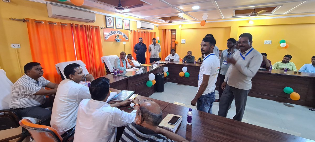 आज नगर पालिका परिषद पूरनपुर की प्रथम बैठक में रहना हुआ। इस अवसर पर मेरे साथ बैठक में विधानपरिषद सदस्य(एम एल सी) डॉ सुधीर गुप्ता जी, अध्यक्ष नगर पालिका परिषद पूरनपुर शैलेंद्र गुप्ता, अधिशासी अधिकारी कृष्ण कुमार सोनकर व सभी वार्डों के सभासद व पत्रकार बन्धु की उपस्थिति में सम्पन हुई
